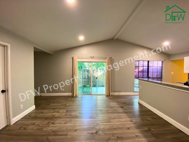 Building Photo - Charming Half Duplex with Modern Upgrades ...