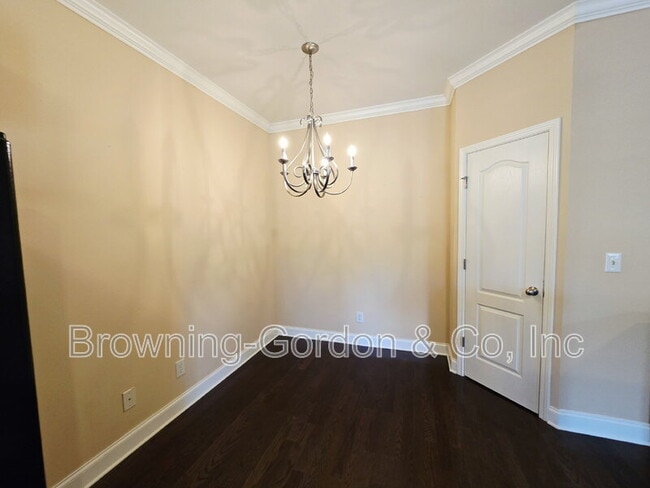 Foto del edificio - 735 Tulip Grove Rd