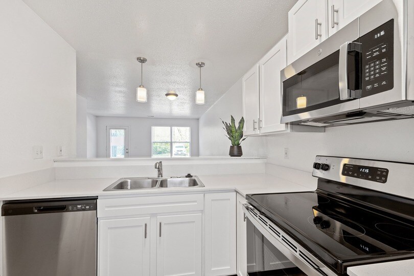 ReNew Edwardsville Apartment Collection Apartments at 11 S Cherry Hills Edwardsville, IL