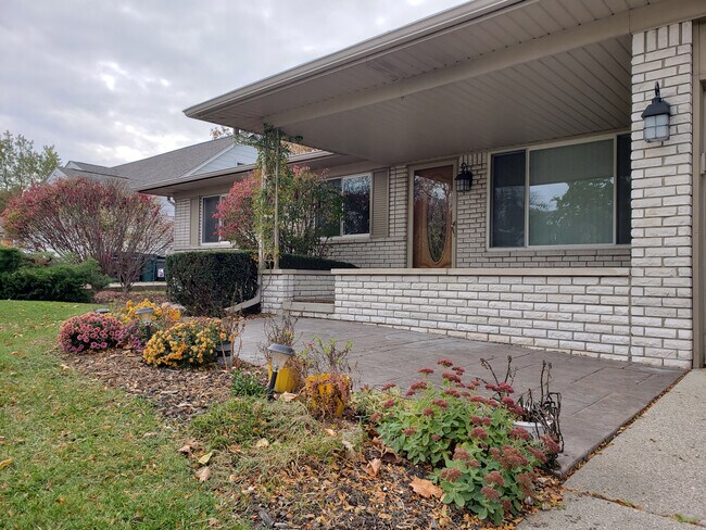 Building Photo - 5043 Blair Dr