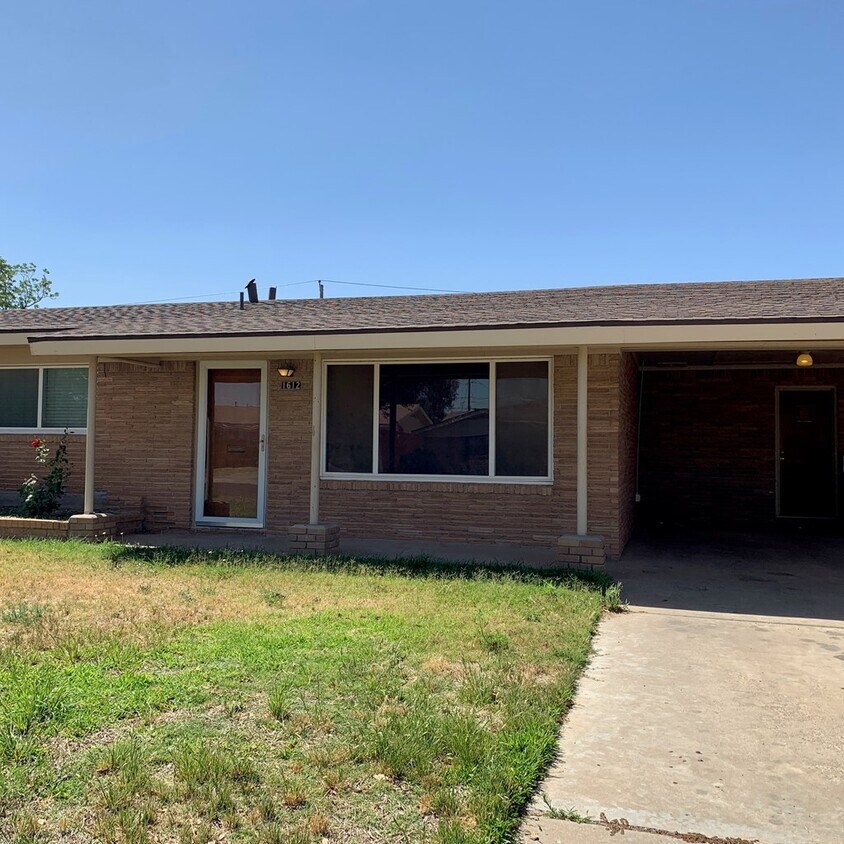 Building Photo - 1612 E Everglade Ave