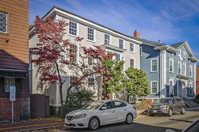 Building Photo - 14 Lynde St