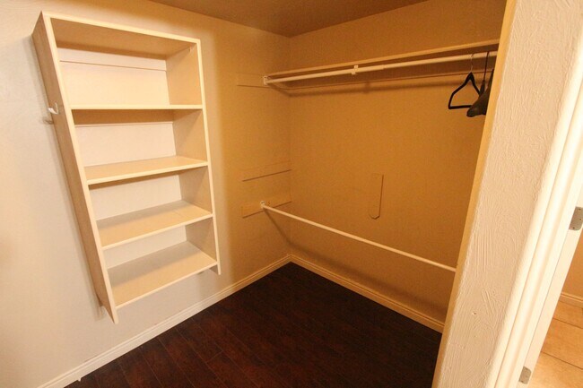 Foto del edificio - KNOLLWOOD TOWNHOME 3 Bed 2.5 Bath!