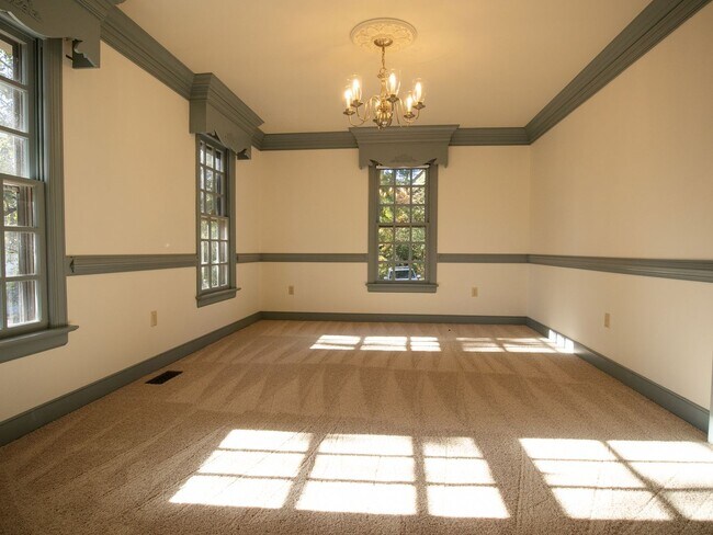 Foto del edificio - Beautiful home for rent minutes from the J...