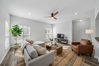 Building Photo - 9009 Richmond Ave.