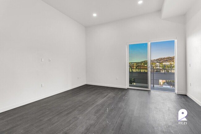 Building Photo - 1530 Cassil Pl