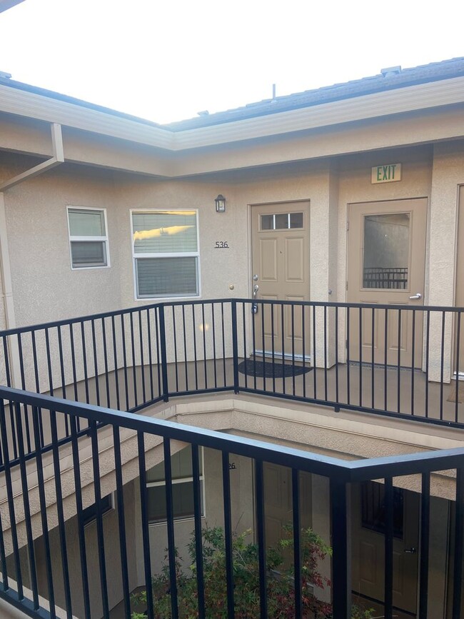 Foto del edificio - Gated 2 Bdrm, 2 Bath Condo in Folsom Madro...