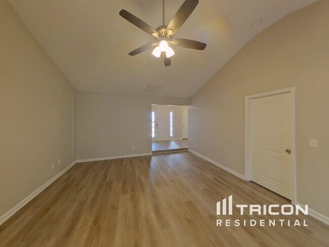 Foto del edificio - 8050 Chapman Terrace
