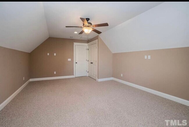 Foto del edificio - 79 Falconridge Dr