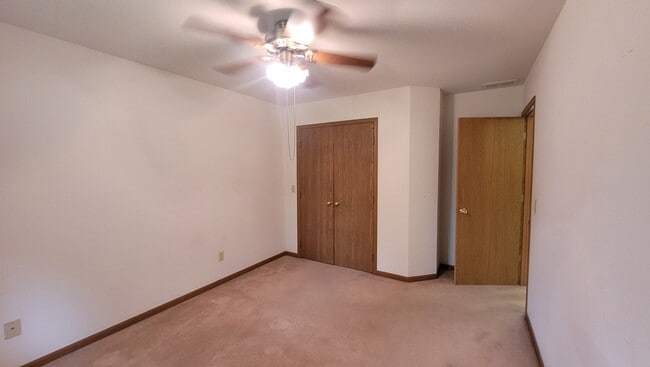 Building Photo - 240 N School St