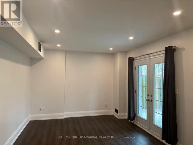 Building Photo - 115 Stonebriar Dr
