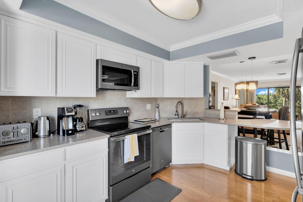 Foto principal - 1723 Embassy Dr