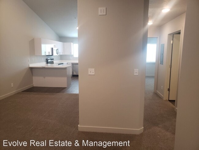 Building Photo - 2 br, 1 bath House - 572 S 100 W E203