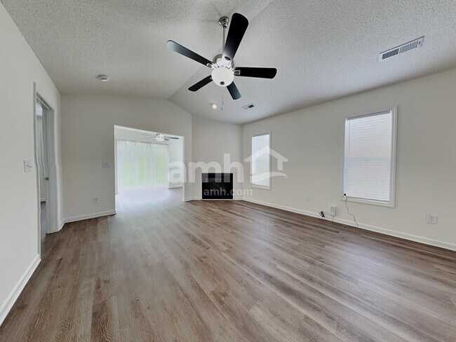 Foto del edificio - 5825 Regent Village Dr