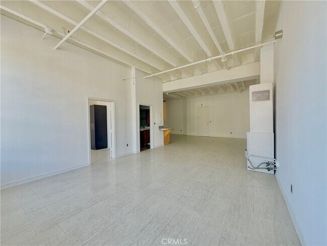Foto del edificio - 312 W 5th St