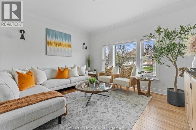 Photo du bâtiment - 809 Gladstone Ave