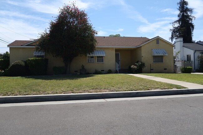 Building Photo - 8904 Garibaldi Ave