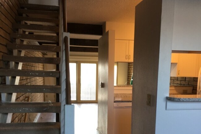 Pasillo de la sala de estar - 2639 Knapp St