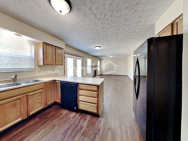 Foto del edificio - 2661 Hardwood Ave