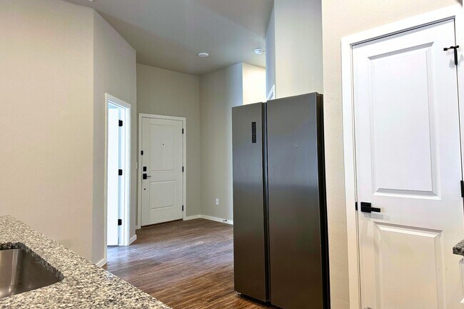 Foto del edificio - 2124 N Jayton Ave