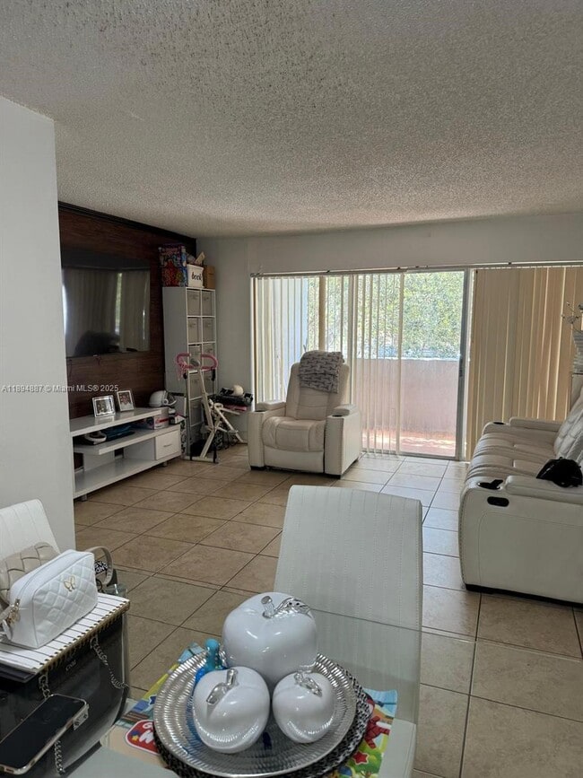 Foto del edificio - 9351 Fontainebleau Blvd