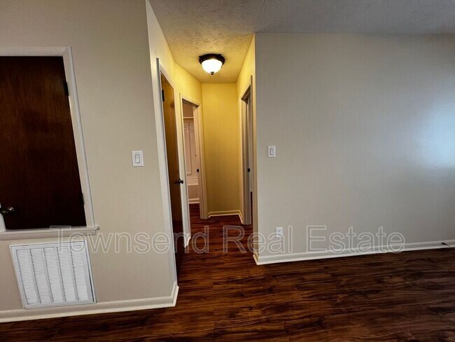 Building Photo - 2716 Helaman Ct