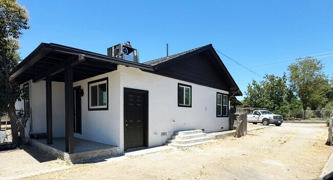 Foto del edificio - 2410 River Rd