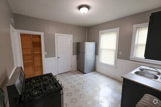 Building Photo - 69 Willowwood St