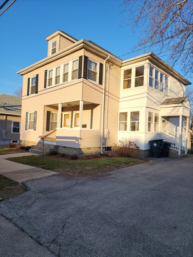 Building Photo - 50 Sawyer St