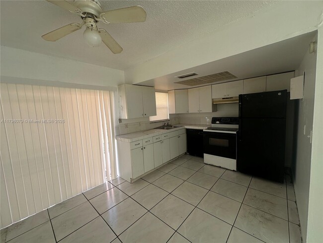 Foto del edificio - 5311 NW 27th St