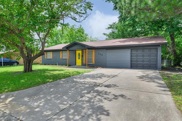 Primary Photo - 209 NW Jill Ann Dr