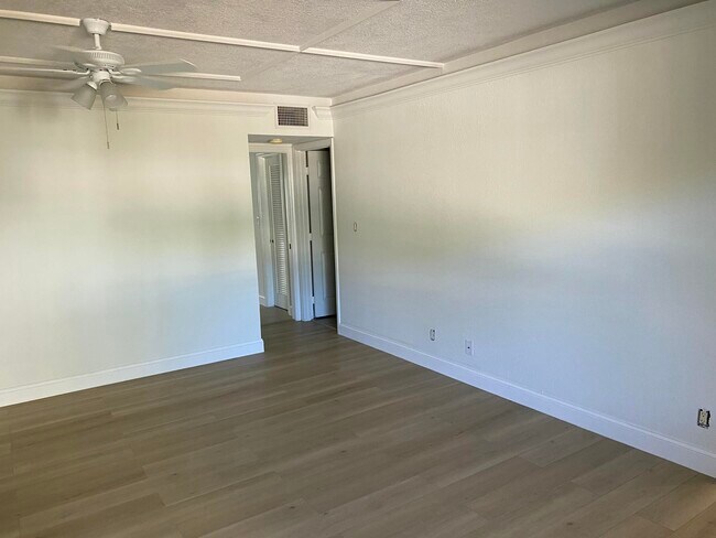 Building Photo - 118 Yacht Club Dr