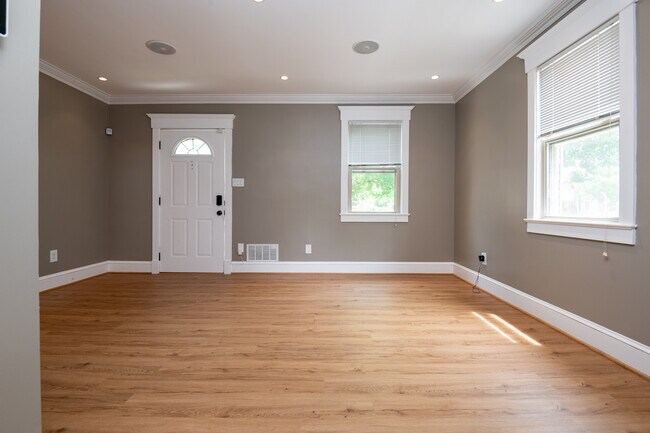 Building Photo - 5042 8th St NE