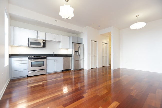 Building Photo - 451 Kansas St