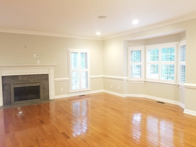 Foto del edificio - Wonderful End Unit Townhome of Six Forks