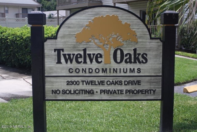 Building Photo - 2300 Twelve Oaks Dr