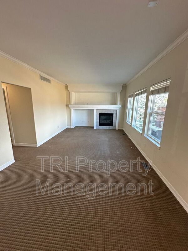 Foto del edificio - 122 Whitney Ct