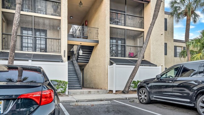 Foto del edificio - Spacious 1BR/1BA third floor South Tampa C...