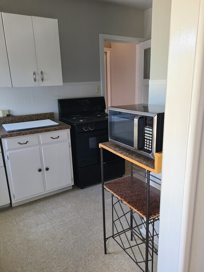 Kitchen - 130 Claremont Ave