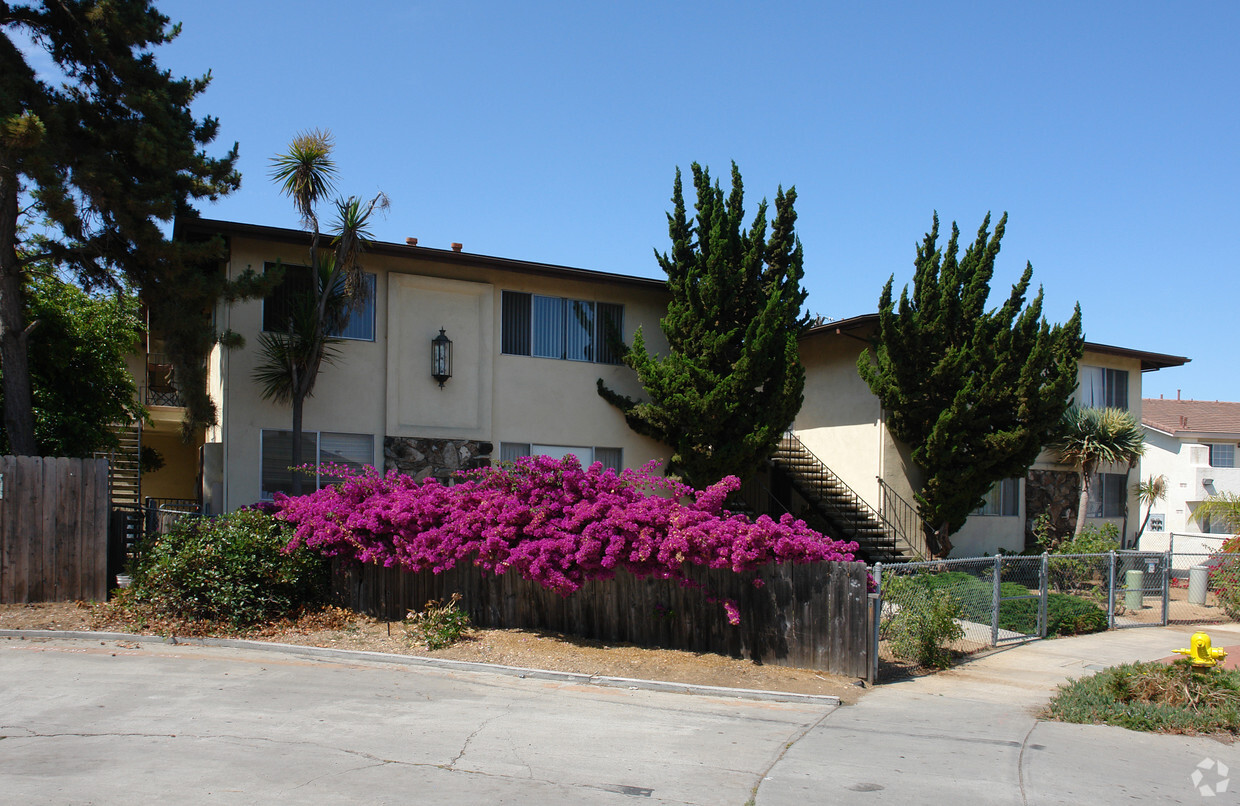 Building Photo - 387 Pala Vista Dr
