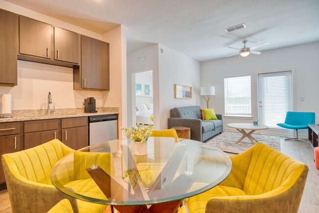 Foto del edificio - 2548 SW 13th St