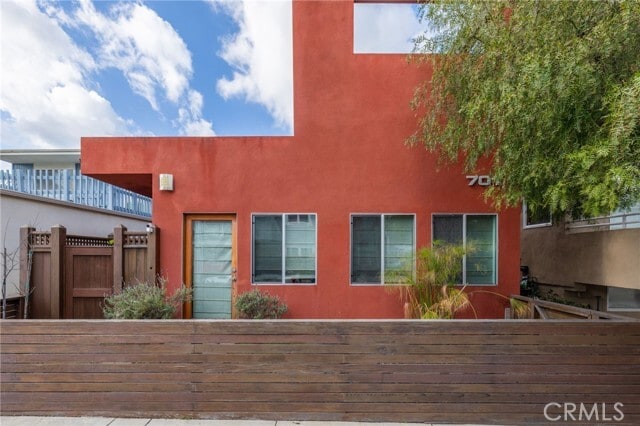 Building Photo - 701 Loma Dr