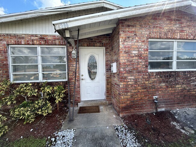 Foto del edificio - 6200 NW 16th St