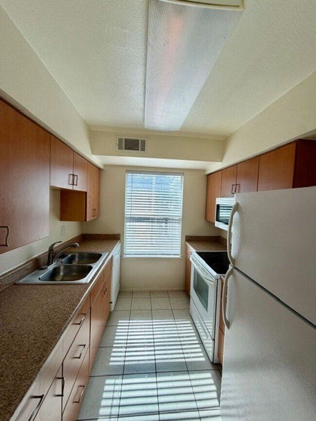 Foto del edificio - 1500 Lake Shore Dr
