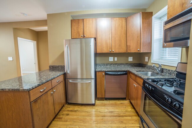 Foto del edificio - 2721 N Sawyer Ave