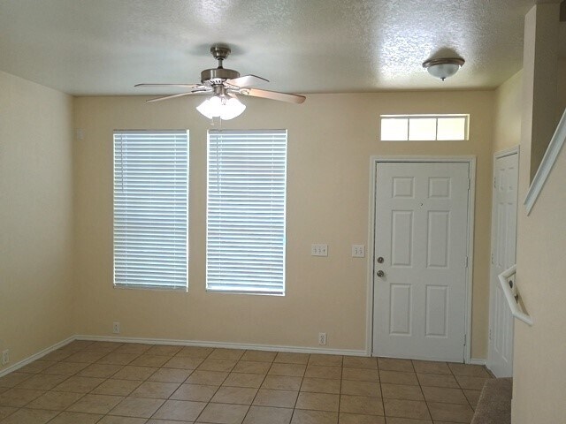 Foto del edificio - 23862 Pebworth Pl