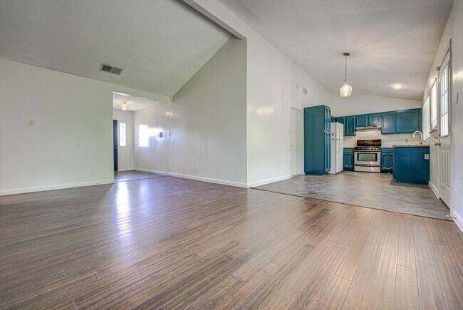 Foto del edificio - 5508 Pine Pl