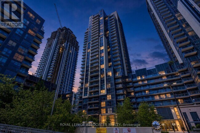 Building Photo - 20 Meadowglen Pl