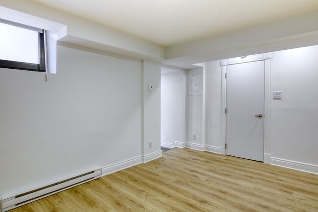 Photo du bâtiment - 2050 Av. Claremont