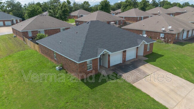 Foto del edificio - 256 Graystone Cir